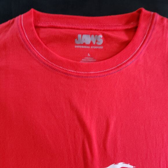 Mens Rare Universal Studios Graphic JAWS Movie Shirt Size Large Blue Red White - Picture 5 of 9